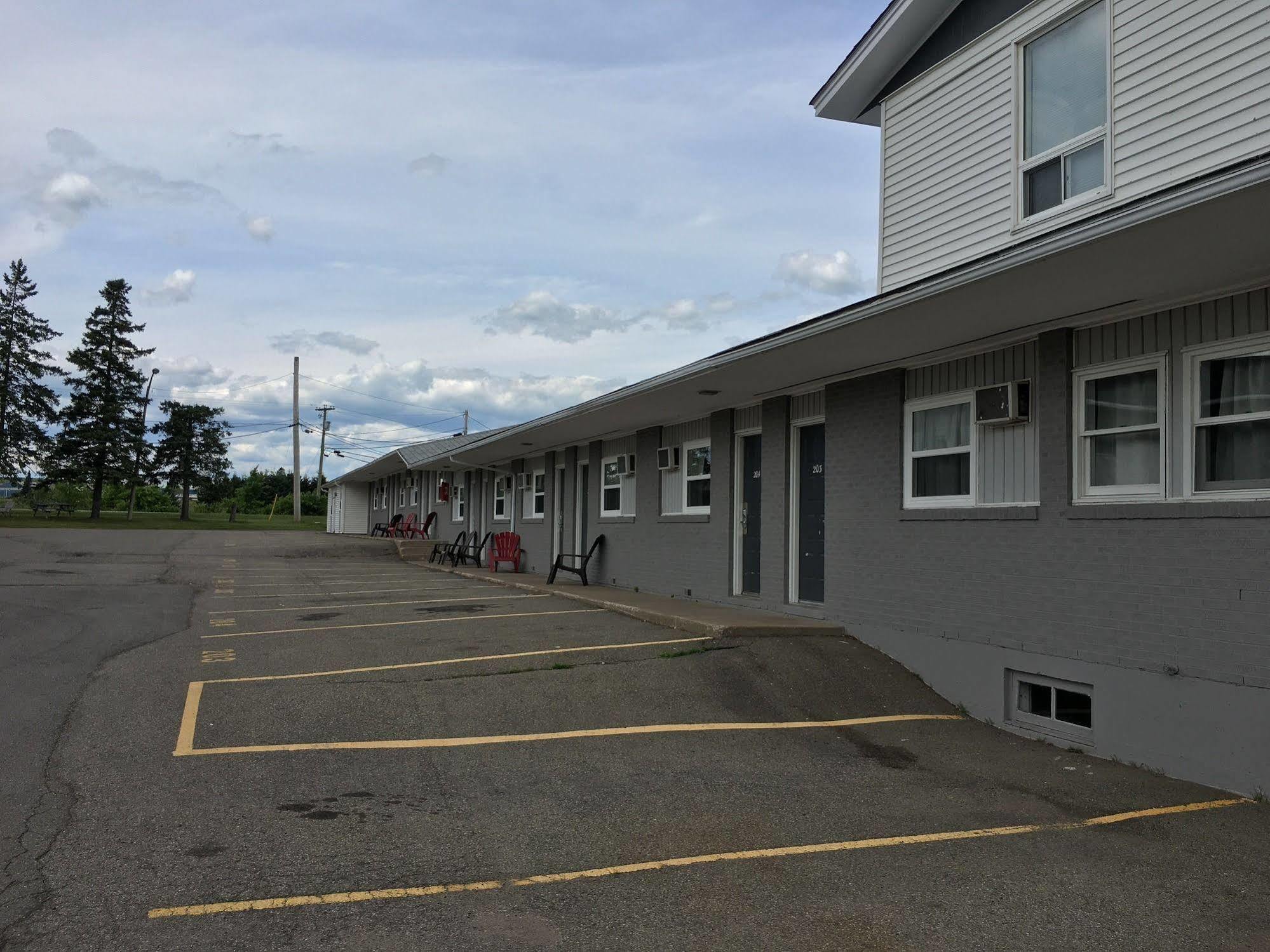 Fairway Inn Sussex Exterior photo